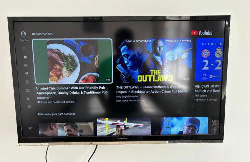 Modern & Cozy Gem - 10min to City Center - Parking - Foto 7