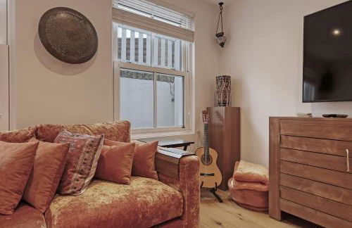 Dove House Wanstead - Stunning 4 Bedroom, 3 Bathroom House with Private Hottub & Gym - Escape London, in Lonon - Foto 17