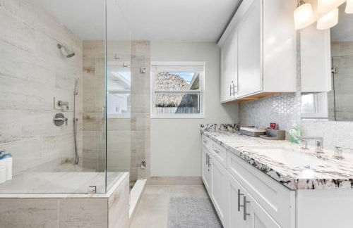 Boho Tiki Villa w Heated Saltwater Pool, King Beds & 6TVs - Photo 28