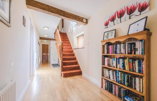 Spacious Cotswolds Barn - 4 Bedrooms, Perfect for Families - Foto 16