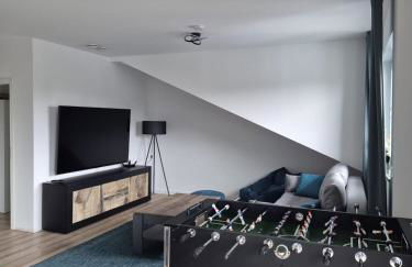 Luxsuite Still und Komfort 2 Balkon Elektrogrill Tischfussball TV-75 Zoll - Foto 14