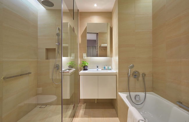 Pan Pacific Serviced Suites Beach Road, Singapore - Photo 17