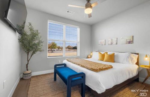 Deluxe 2BR Near Amp, Culture & Walmart wPool - Photo 4