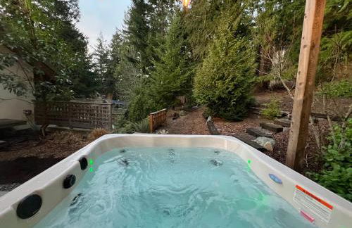 Water Views, Walk to Beach! New Hot Tub! - Foto 45