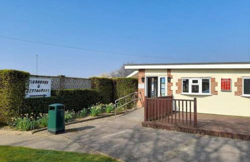 'Retro Retreat' Holiday chalet in the Norfolk Broads - Photo 19
