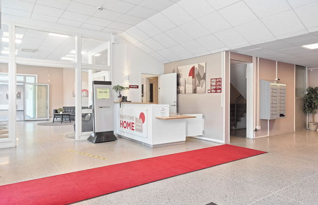 Part-Time Home Hotel Rotebro Station - Foto 4