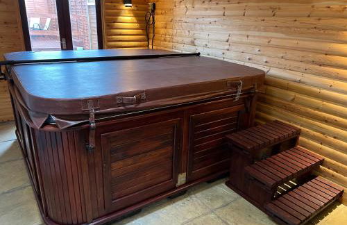 Cosy 3 Bed Cottage-Gloucester-Parking-Garden-Free Hot Tub Weekends-Work or Leisure - Foto 3