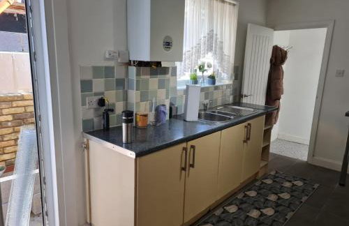 Ground Floor Maisonette Near St James St Overground Station - Foto 22