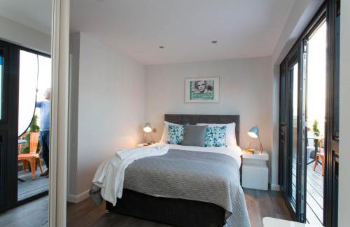 Cotels 7Zero1 Aparthotel - Unique Apartment building with friendly Reception - Sky Movies & Sports - Fitness Equipment in Apt - Pet Friendly - Private Garden Area - Foto 27