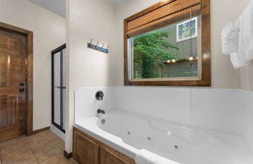 Hickory Hideaway with Communal Pool Access - Photo 41