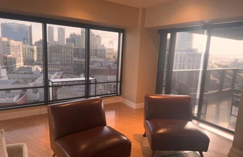 Luxurious and Spacious 2-Bedroom Condo Unit Downtown San Diego in the Heart of the Gaslamp Quarter - 30-Day Min recommended - 14-Day Min acceptable - Foto 6