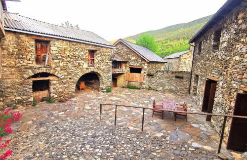 Casa Rural con patio y BBQ en La Vall de Boí - Foto 1