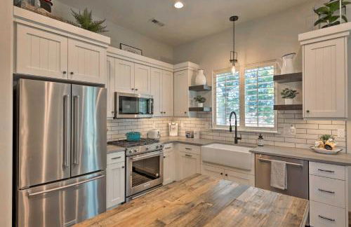 Modern Farmhouse with Patio, Grill and Mtn Views! - Foto 10