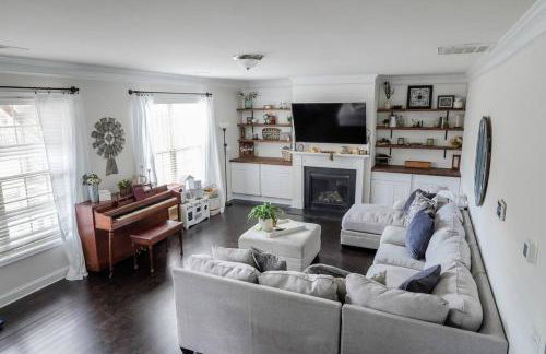 The Grand 5BR Retreat --15 mins to Greenville - Foto 10