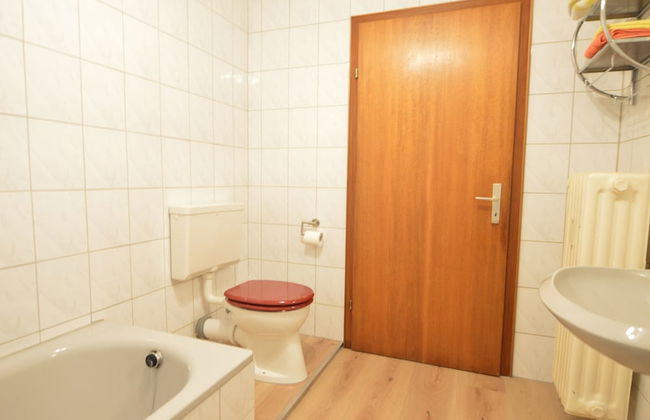 Holiday Home in Morscheid-riedenburg With Balcony - Photo 16