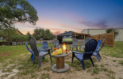 Game Barn, Cowboy Pool, 17ft Movie Screen - sleeps 10 - Photo 2