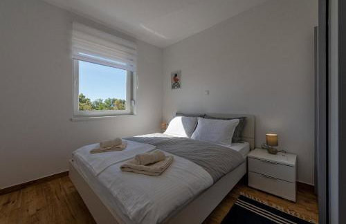 Dolphin view with a pool by the beach - Foto 10