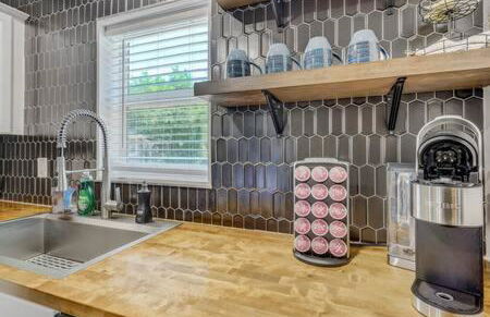 Vibrant Watermelon - Hot Tub, BBQ-Grill, King-Bed, Backyard, Parking - Foto 29