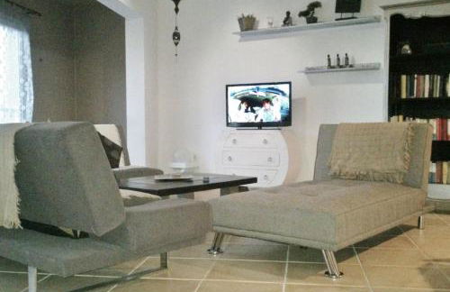 MY OCEAN HOME !!! Breathtaking location, Steps to the ocean, Spacious sea view, Fully Equipped and Well-Furnished with Private Entrance and High-Speed Fiber Optic Internet - Photo 13