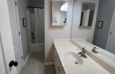 Spacious Gorgeous 3bd home with large deck Close to EVERYTHING - Foto 17