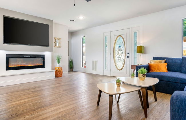 Luxury Lakehouse - Photo 30