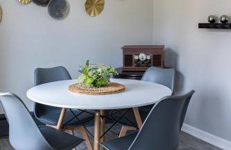 1mi to ND, King Beds, Easy Parking, Pet Friendly, Huge Fenced Yard for Games - Foto 6