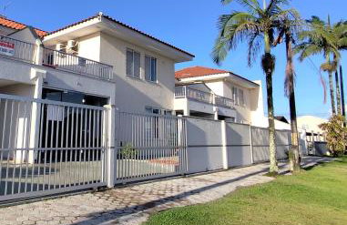 Casa de Praia Sol e Mar em Itapoá - Foto 1