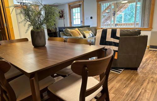 The Chalet - Spacious 7 bedroom near Sugarloaf, on Snowmobile and UTV trails, Hiking, Golf and Flagstaff Lake across the street - Foto 53