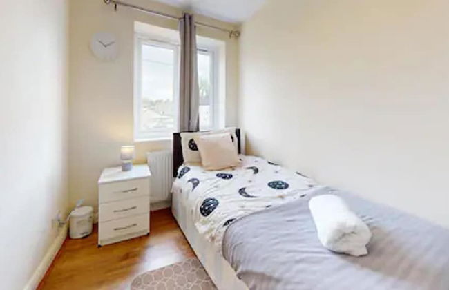 Captivating 2-bed Apartment in Stanford-le-hope - Foto 3