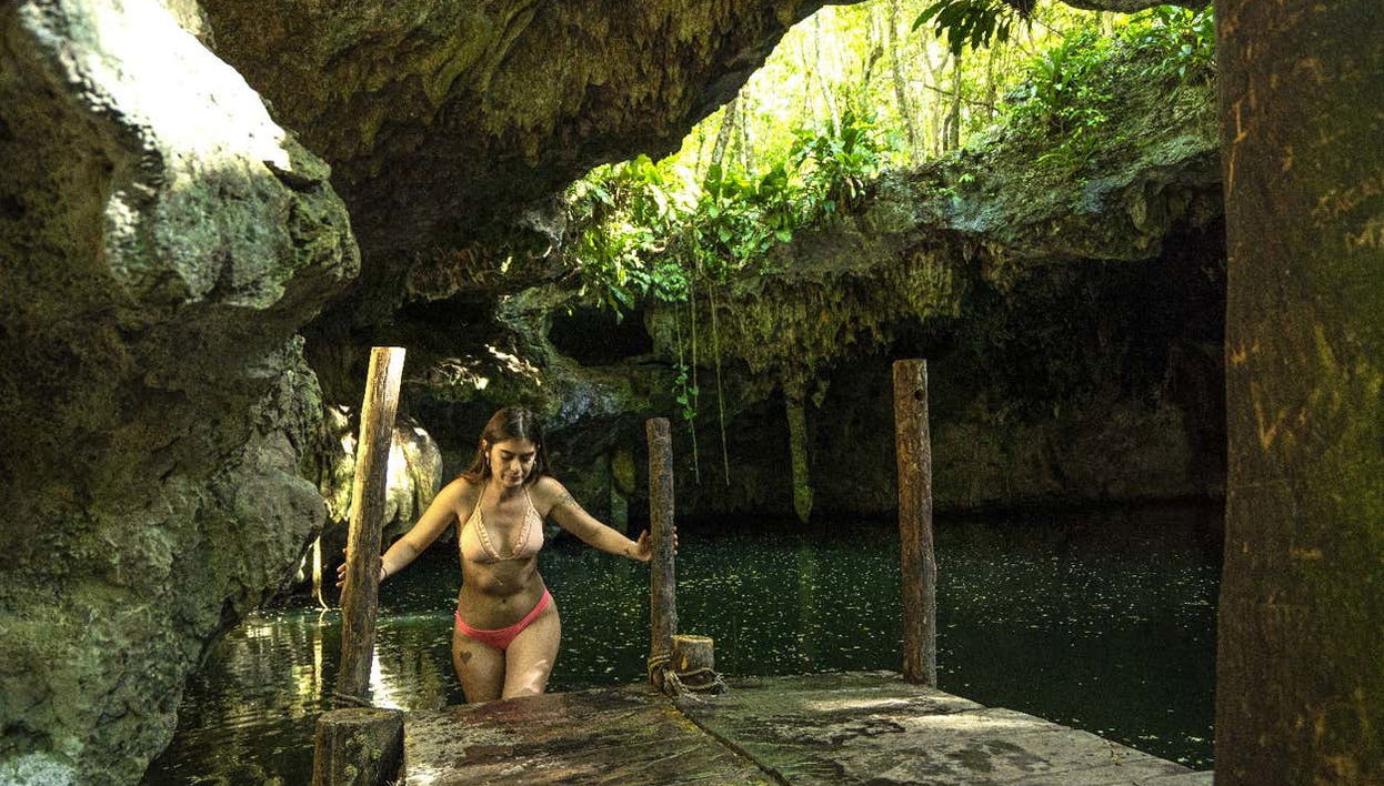 un bagno nella grotta di Giada