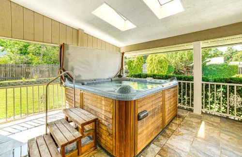 Steps to Clear Lake Hot Tub Haven in NorCal! - Foto 1