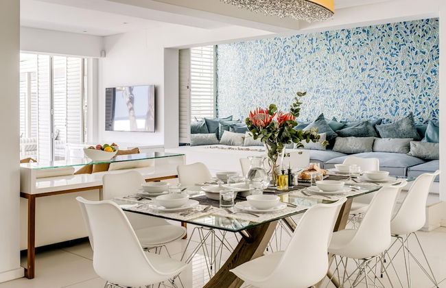 Villa Bleu Blanc in Camps Bay With Pool and Views - Foto 43