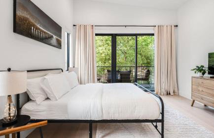 Stylish Home with Firepit Balcony Steps from Austin’s Best Near Rainey St Lady Bird Lake Downtown The Ashlee by AvantStay - Foto 19