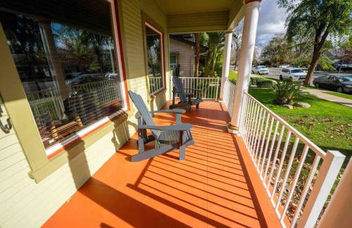 Downtown 3 bed newly renovated with amenities. - Photo 6