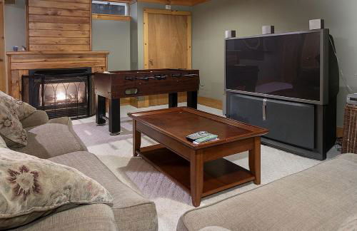 Log Cabin with a Hot Tub in Ellicottville, For Magical Glamping Escapes in New York - Foto 24