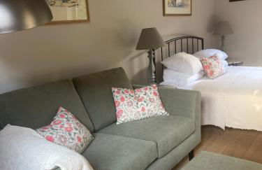 Peaceful Garden Retreat in Tunbridge Wells - Photo 2