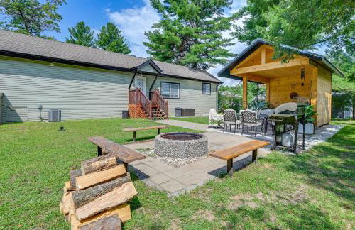 Private Hot Tub, Deck! Group Getaway in Friendship - Foto 21