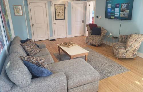 Restoration - Hot Tub, AC, and Great Location! - Foto 5