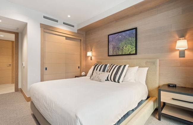 Snowmass Lux Getaway by Snowmass Vacations - Photo 14