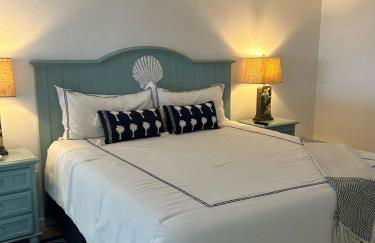 Private Bayfront Beach House with Dock, Steps to Beach and Restaurants - Foto 5