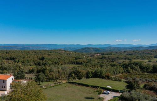 Villa atop the village with stunning view - Foto 12