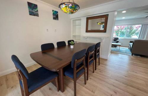 Modern 3 King Beds, Beautiful Large Backyard, WFH, Long Stays, Waterfall, WI-FI, FWY, 25 mins to Beach - Photo 14