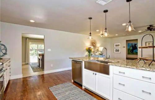 Private Pool & Hot Tub! Charming Hill Country Home Minutes to Wineries/Shops! - Foto 9