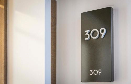 Aquitania Home Suites - Photo 29