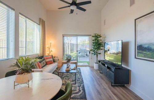 Phoenix Stay , Near Mayo Clinic & Shopping, Pool & Parking- S134 - Foto 1