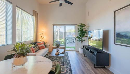 Phoenix Stay , Near Mayo Clinic & Shopping, Pool & Parking- S134 - Foto 1