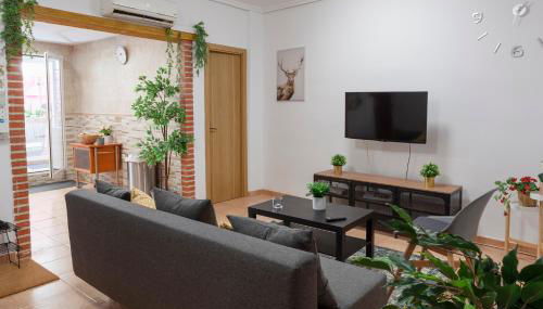 Luxury Artistic Digital Nomad 2 Bedroom w/Terrace - Photo 5