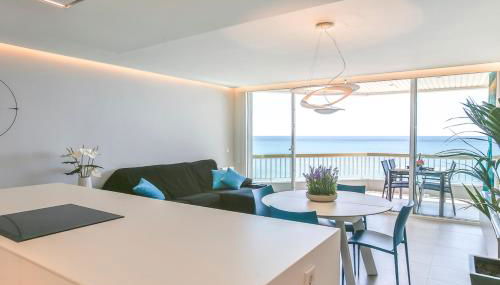 MAGNÍFICO APARTAMENTO - primera línea de mar - Photo 3