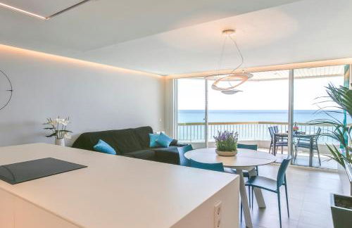 MAGNÍFICO APARTAMENTO - primera línea de mar - Photo 3