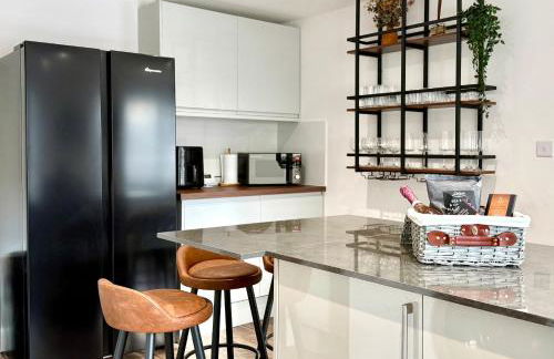 Winter Getaway - Luxury Bungalow w Games Room - Photo 30